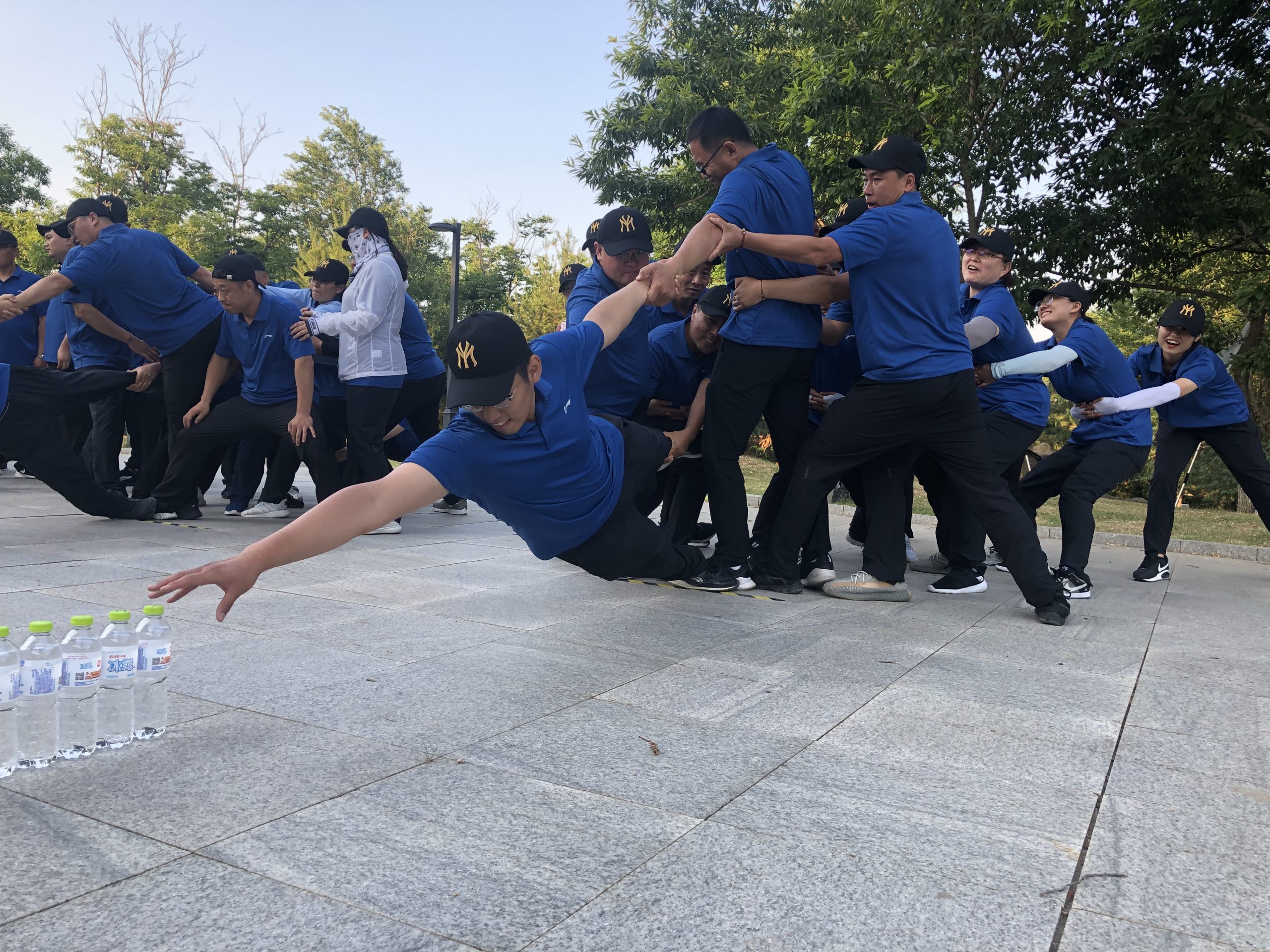 经典协作信任项目—群龙取水迈瑞斯活动策划-烟台-威海-青岛-济南15年专业团建活动策划服务商迈瑞斯活动策划