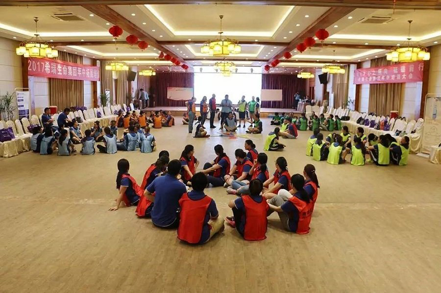 4D领导力打造—魔力七巧板迈瑞斯活动策划-烟台-威海-青岛-济南15年专业团建活动策划服务商迈瑞斯活动策划