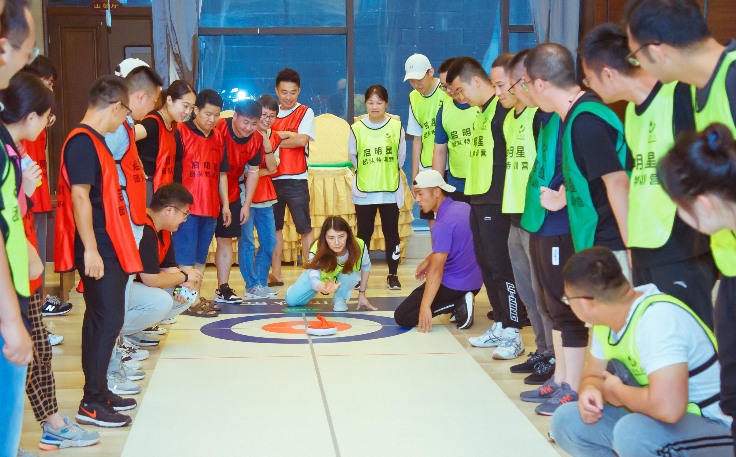 大型主题类团建——旱地冰壶迈瑞斯活动策划-烟台-威海-青岛-济南15年专业团建活动策划服务商迈瑞斯活动策划