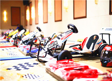 高端定制团建——F1赛车迈瑞斯活动策划-烟台-威海-青岛-济南15年专业团建活动策划服务商迈瑞斯活动策划
